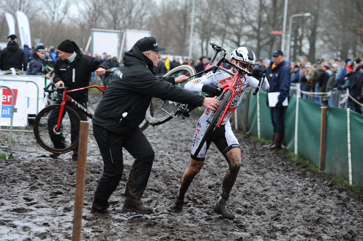 Van der Poel en Alvarado winnen WB Koksijde